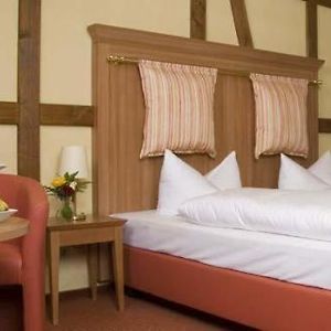 Zimmer mit Kingsize-Bett